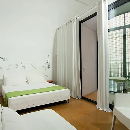 Bed Biancaneve Centro Storico أوستوني