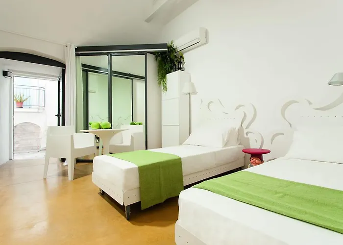 Bed Biancaneve Centro Storico * オストゥーニ